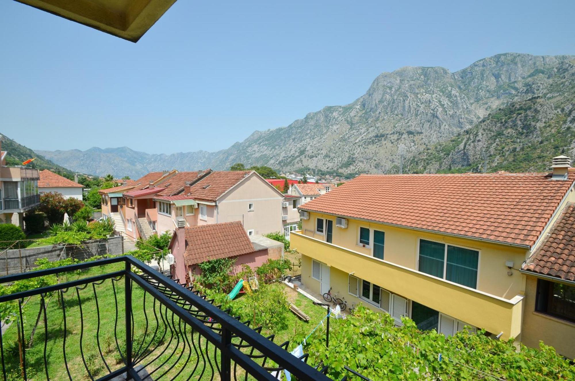 Ferienwohnung Bugi Kotor Exterior foto