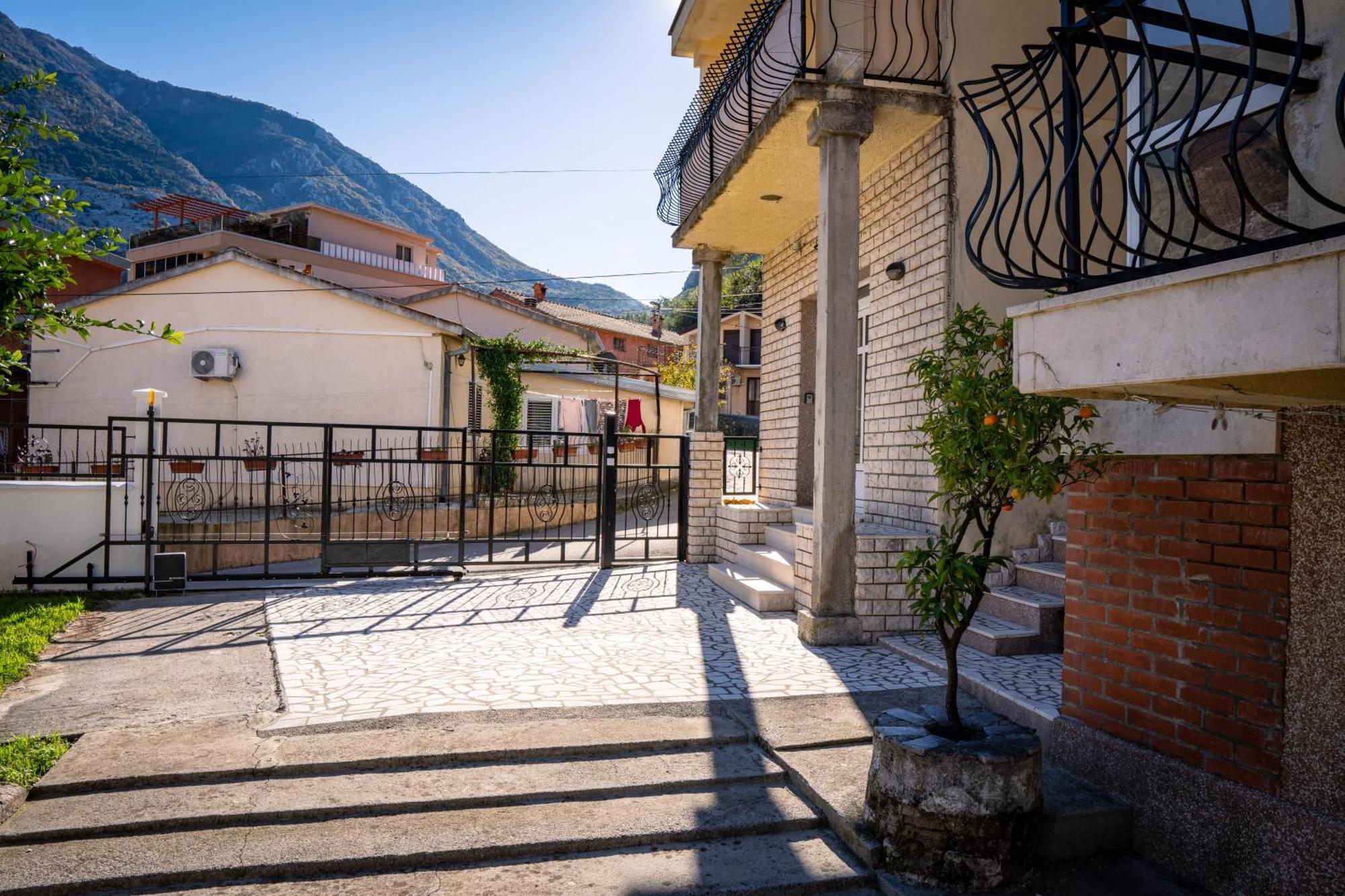 Ferienwohnung Bugi Kotor Exterior foto