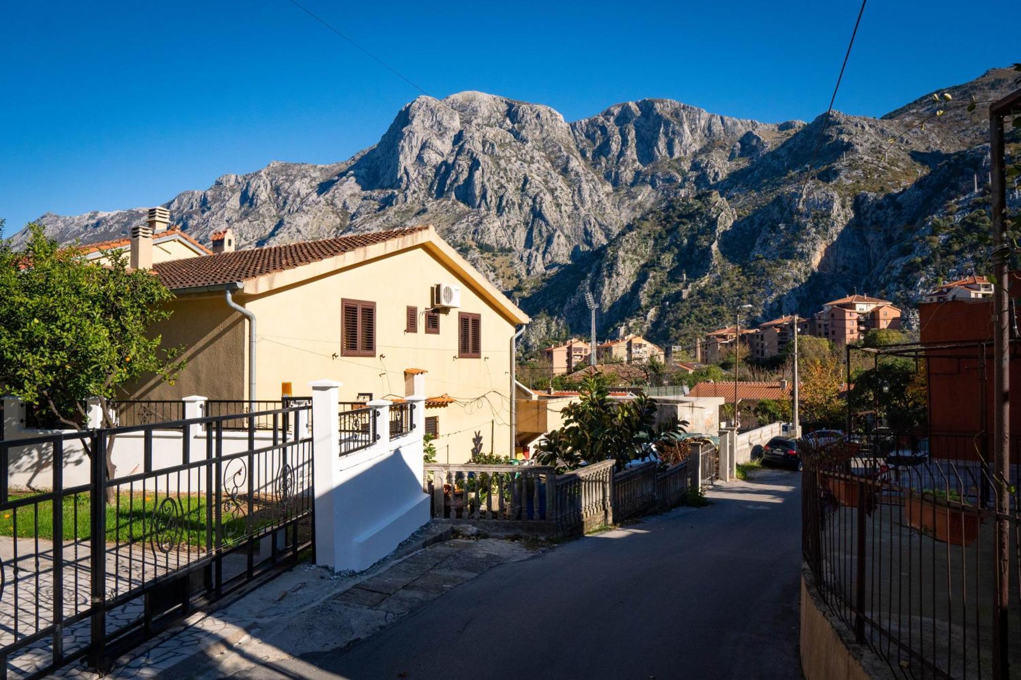 Ferienwohnung Bugi Kotor Exterior foto
