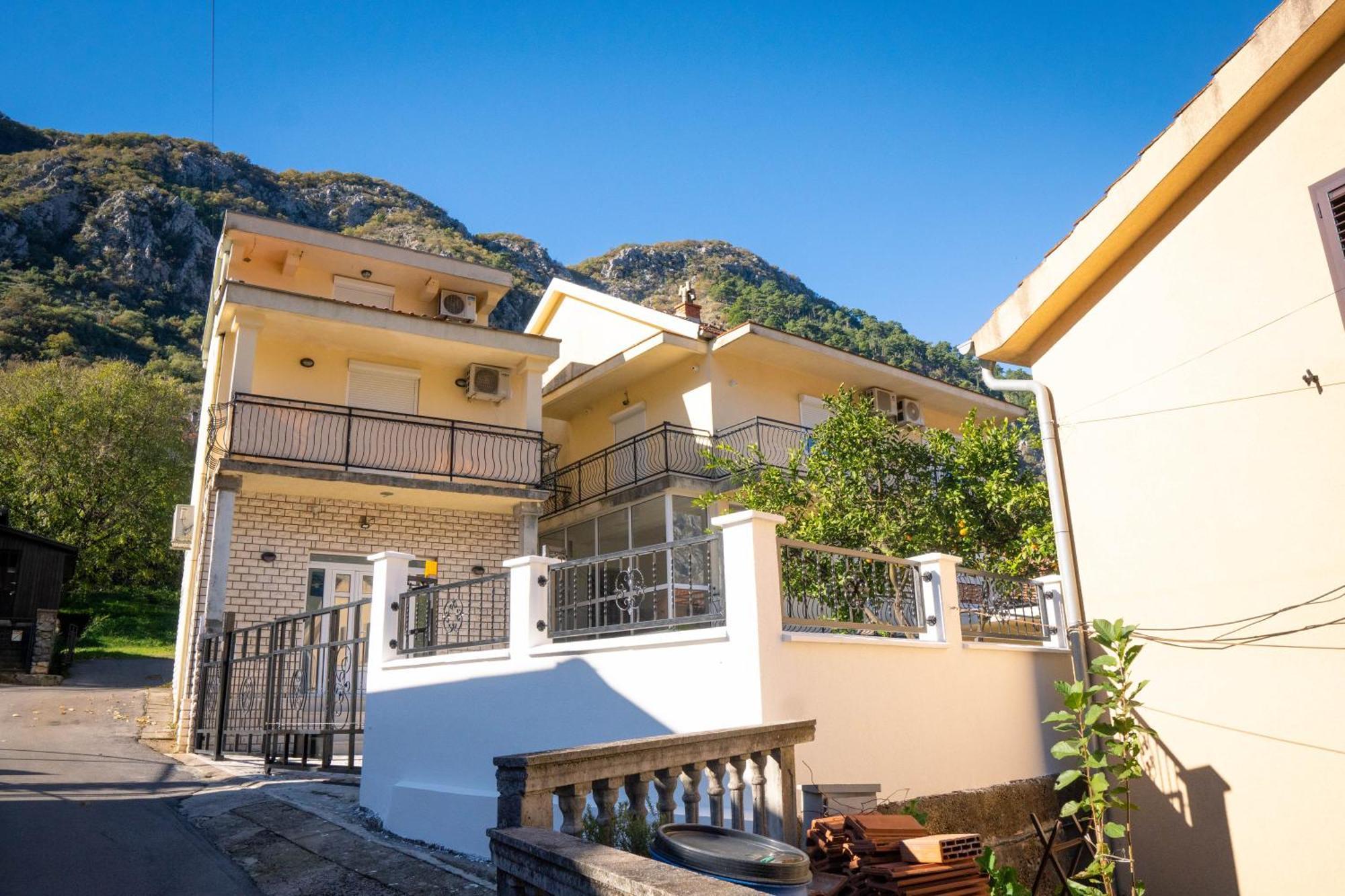 Ferienwohnung Bugi Kotor Exterior foto