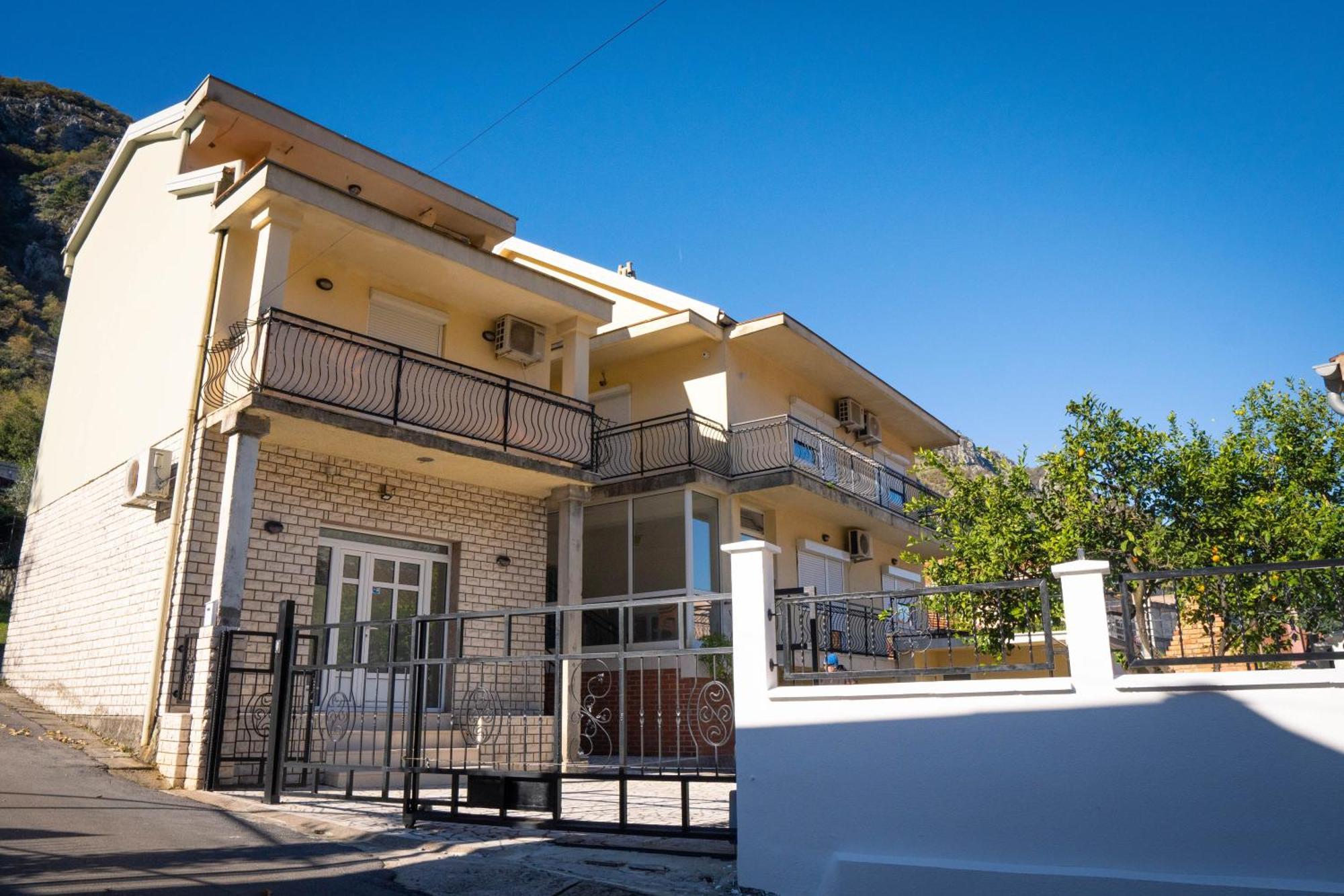 Ferienwohnung Bugi Kotor Exterior foto