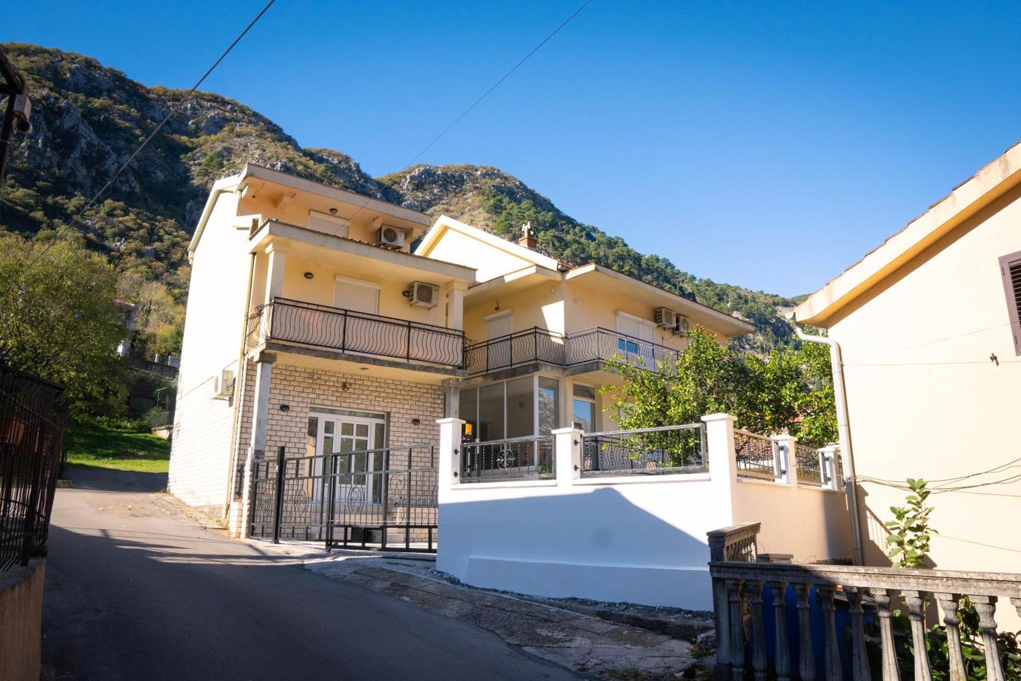 Ferienwohnung Bugi Kotor Exterior foto