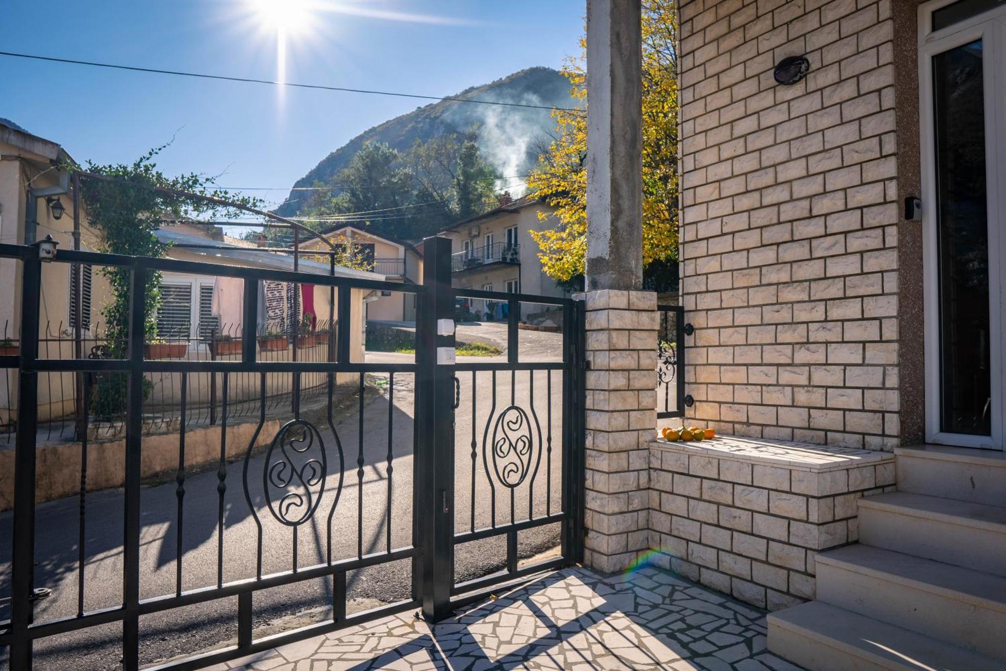 Ferienwohnung Bugi Kotor Exterior foto